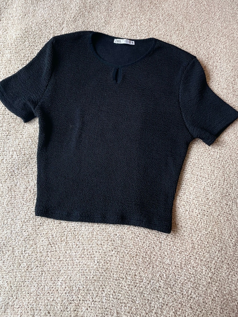 Zara Black Short Sleeve Keyhole Knit Top EUC - size M